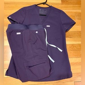 Like new Figs Catarina One-Pocket top/Zamora jogger pants in Purple Shadow,XXS.